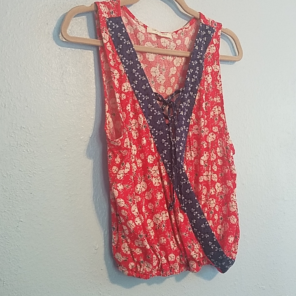 Red top - Picture 2 of 8